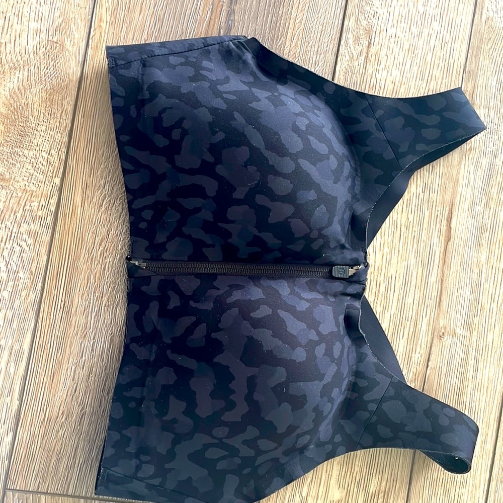 size 34D lululemon sports bra, worn only a few times.